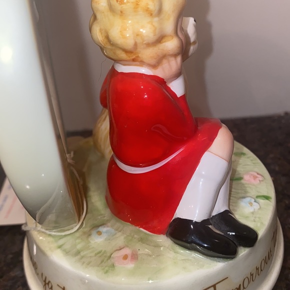 Vintage Little Orphan Annie Revolving Ceramic Music Player by Applause 1982 - Picture 7 of 11